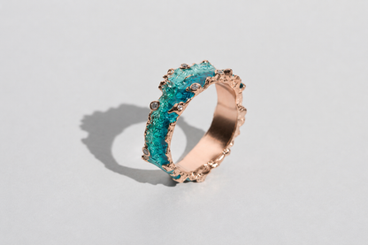 Ring "Wave" (6 mm) emerald with gemstones