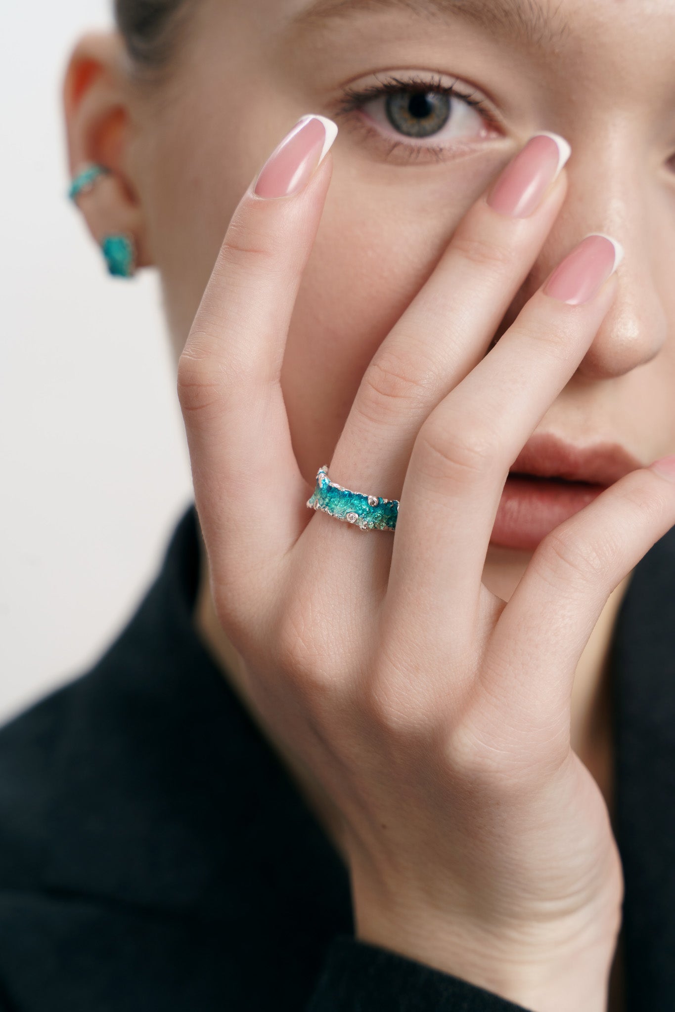 Ring "Wave" (6 mm) emerald with cubic zirconia