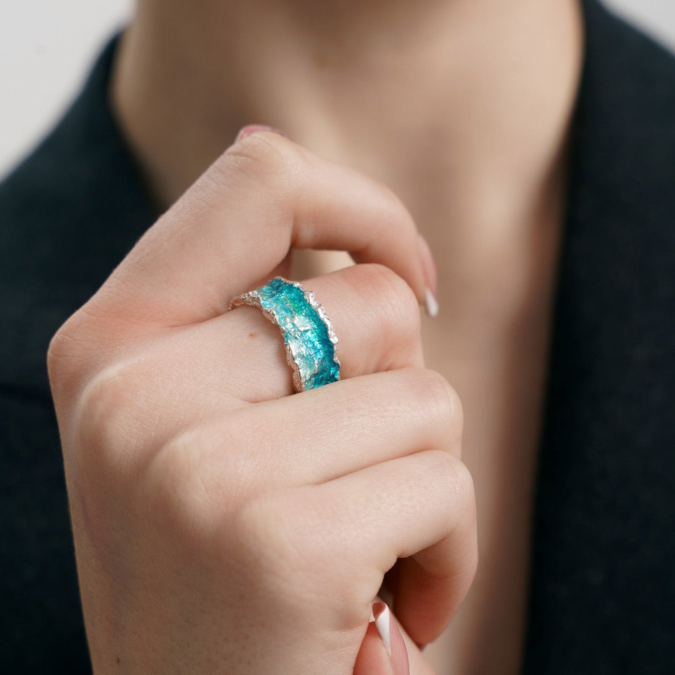 Ring "Wave" emerald (6 mm)