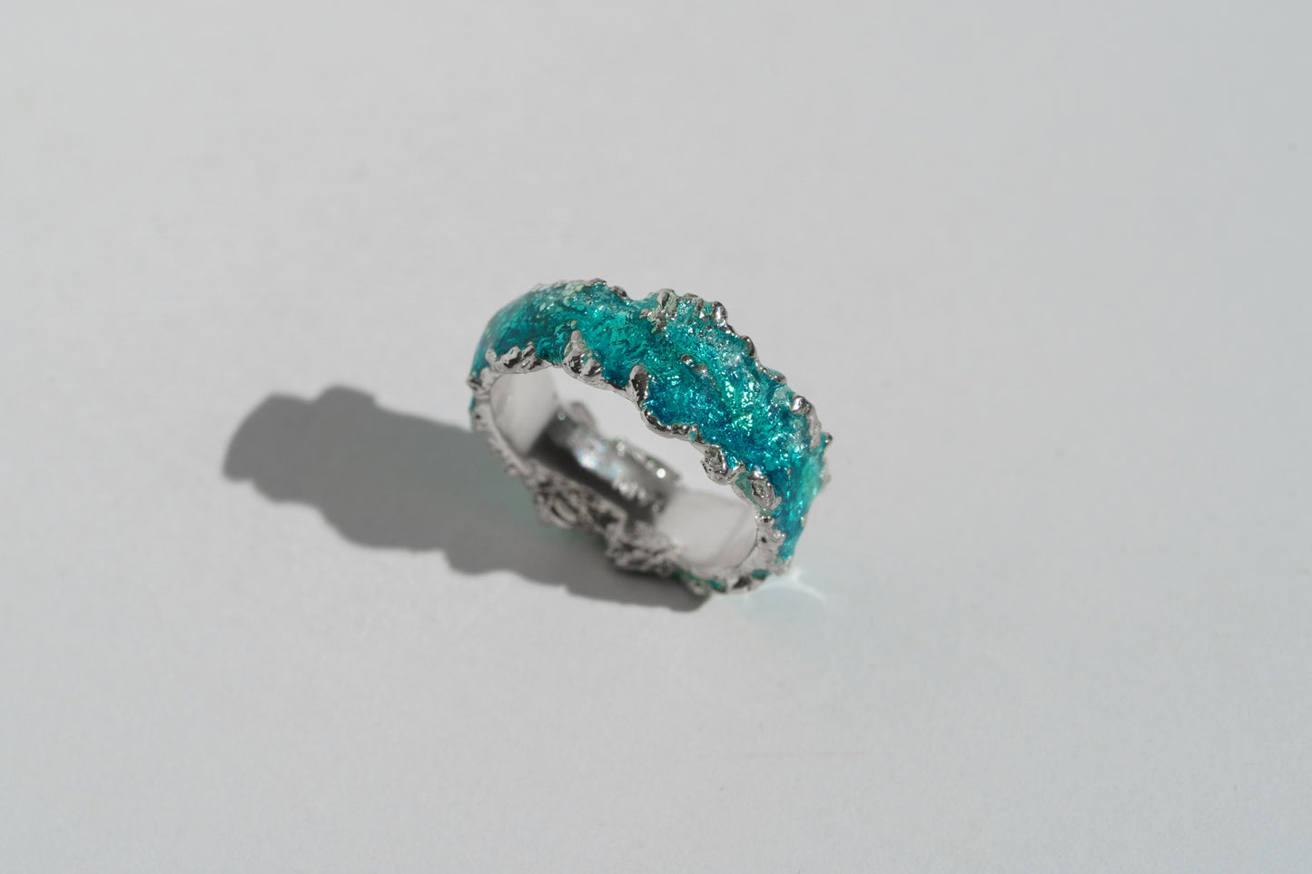 Ring "Wave" emerald (6 mm)