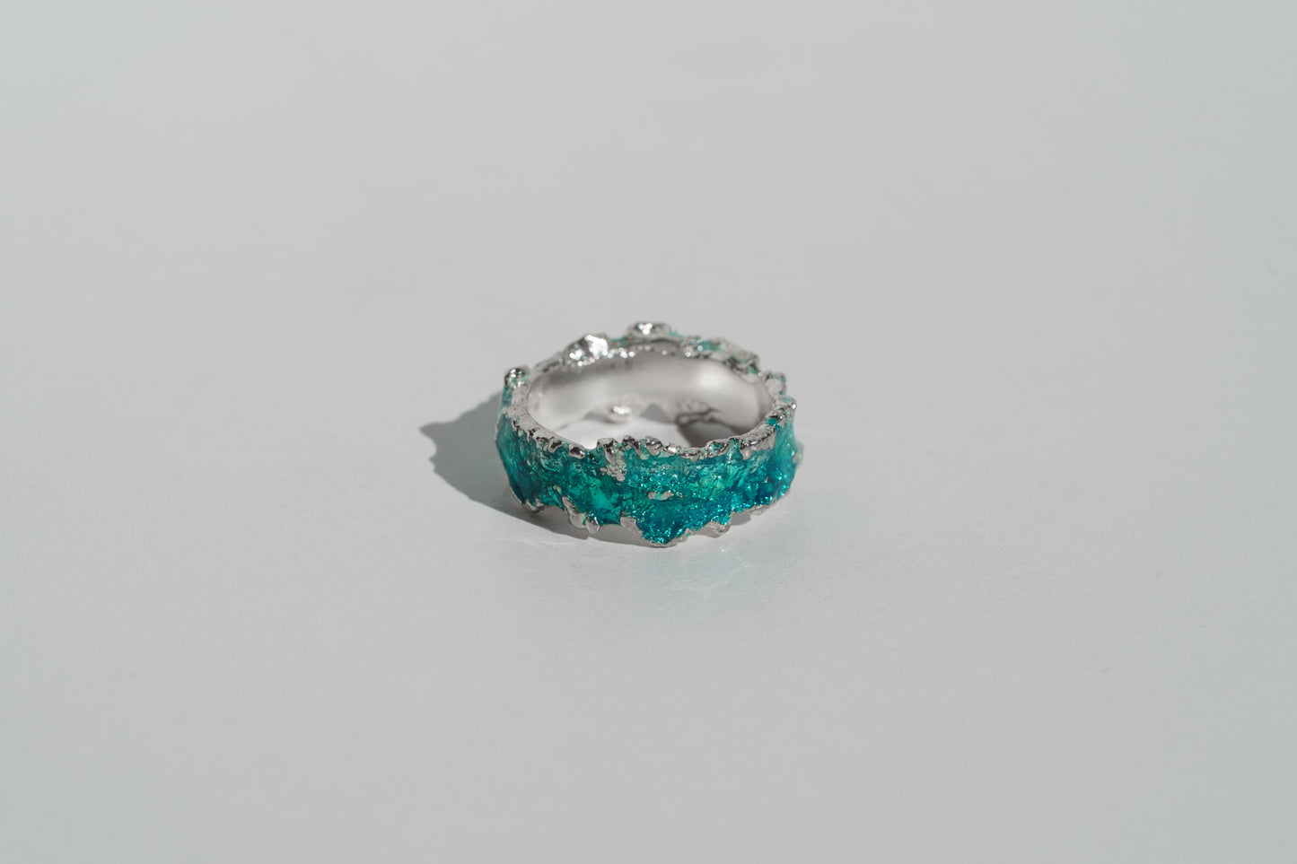 Ring "Wave" emerald (6 mm)