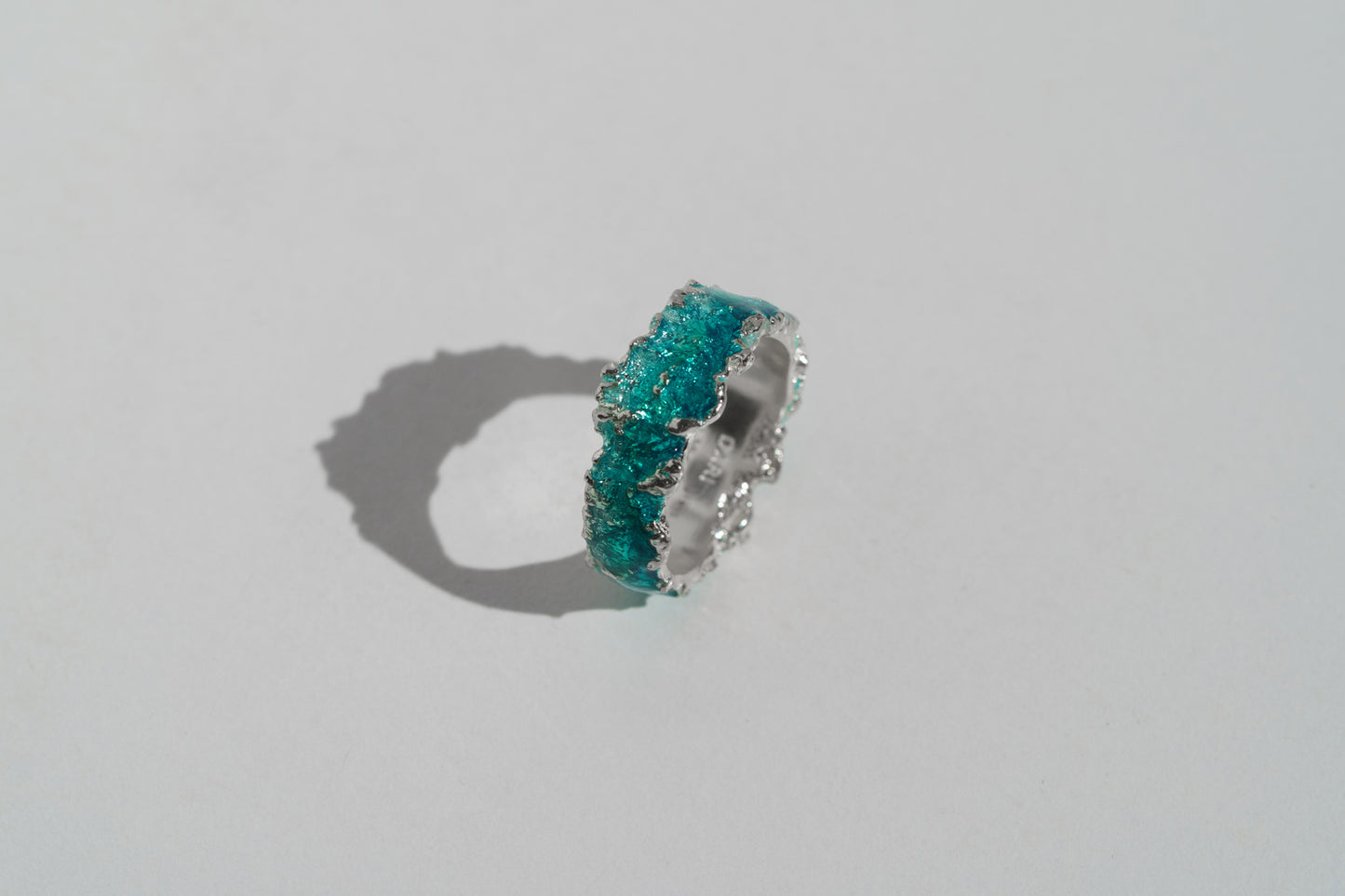 Ring "Wave" emerald (6 mm)