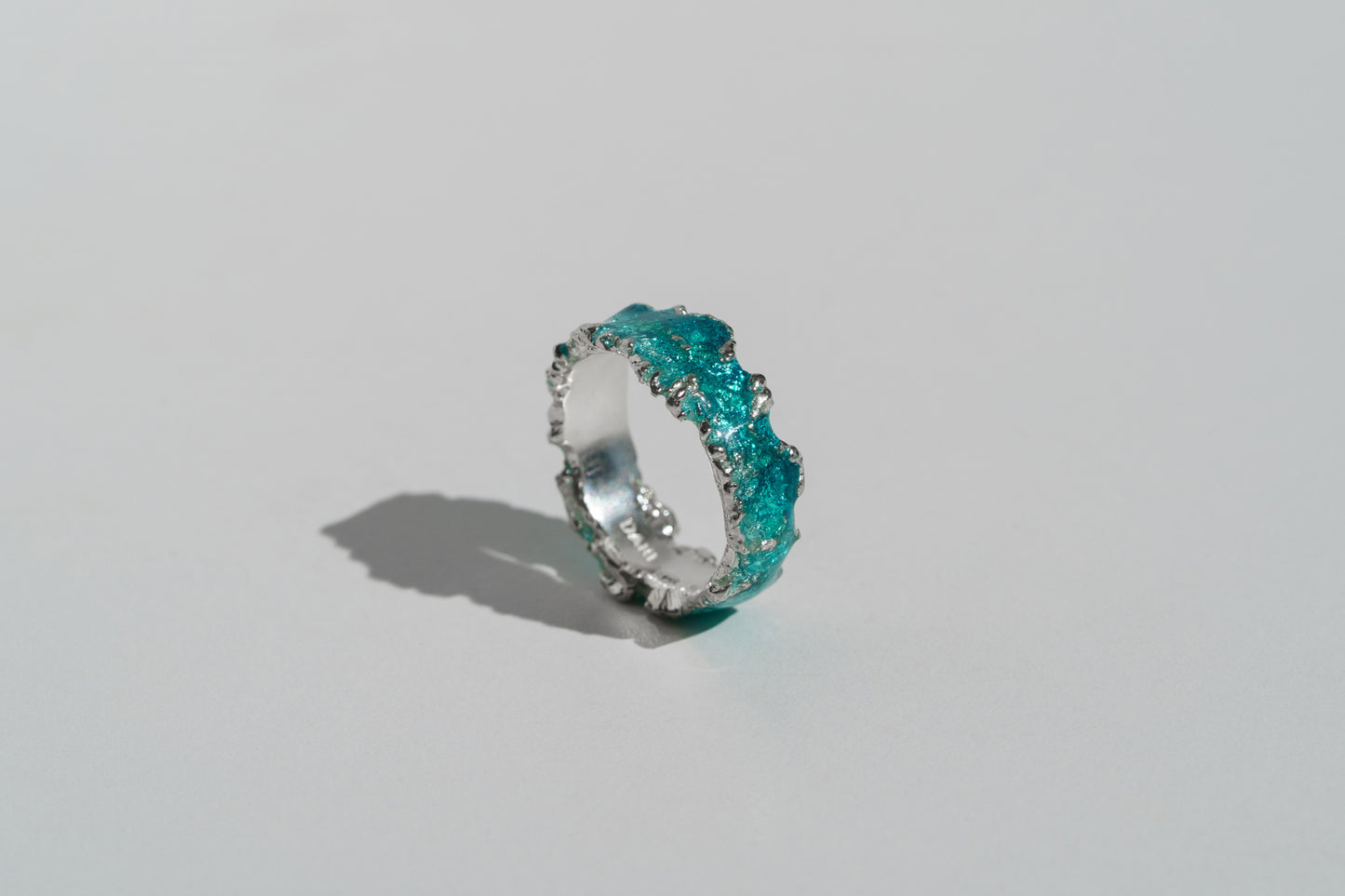 Ring "Wave" emerald (6 mm)