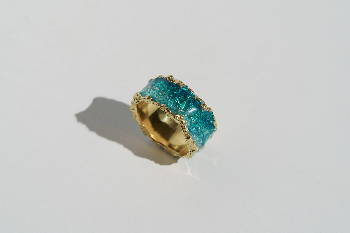 Ring "Wave" emerald (10 mm)