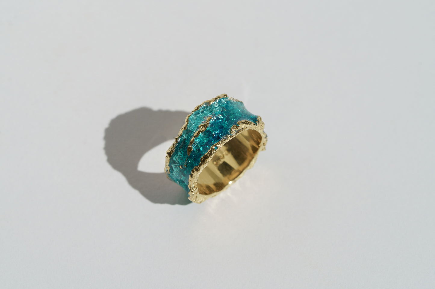 Ring "Wave" emerald (10 mm)