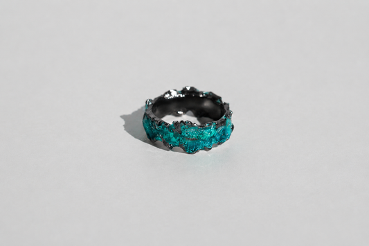 Ring "Wave" emerald (6 mm) blackened