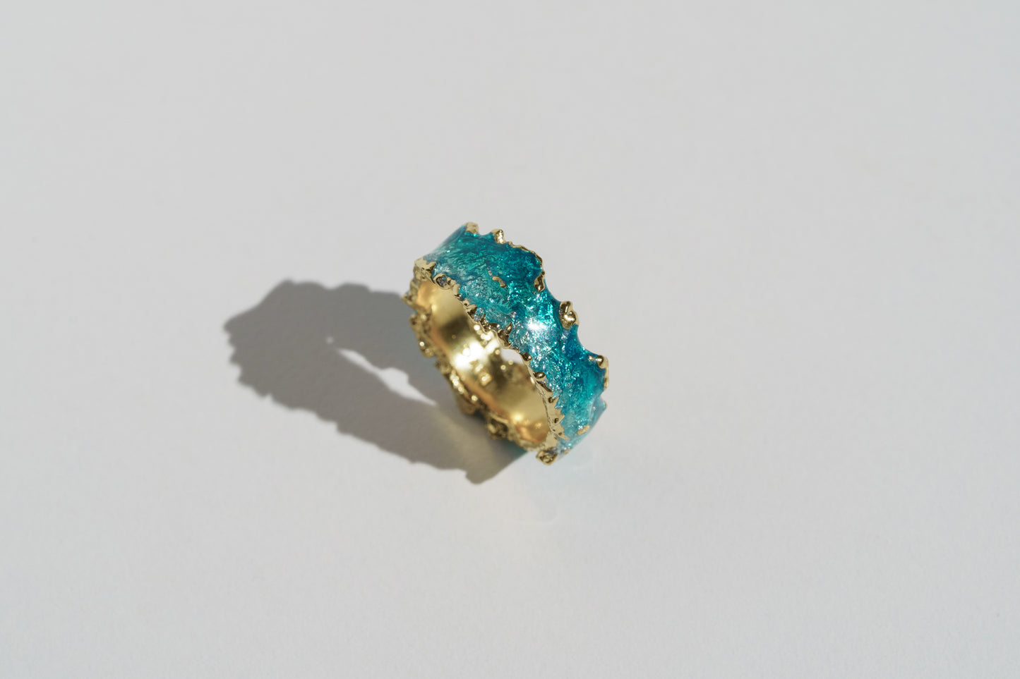 Ring "Wave" emerald (6 mm)