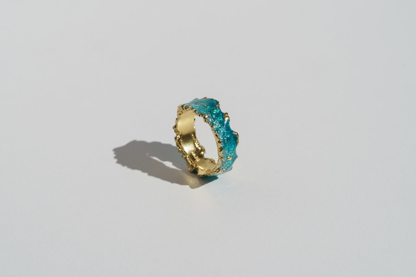 Ring "Wave" emerald (6 mm)