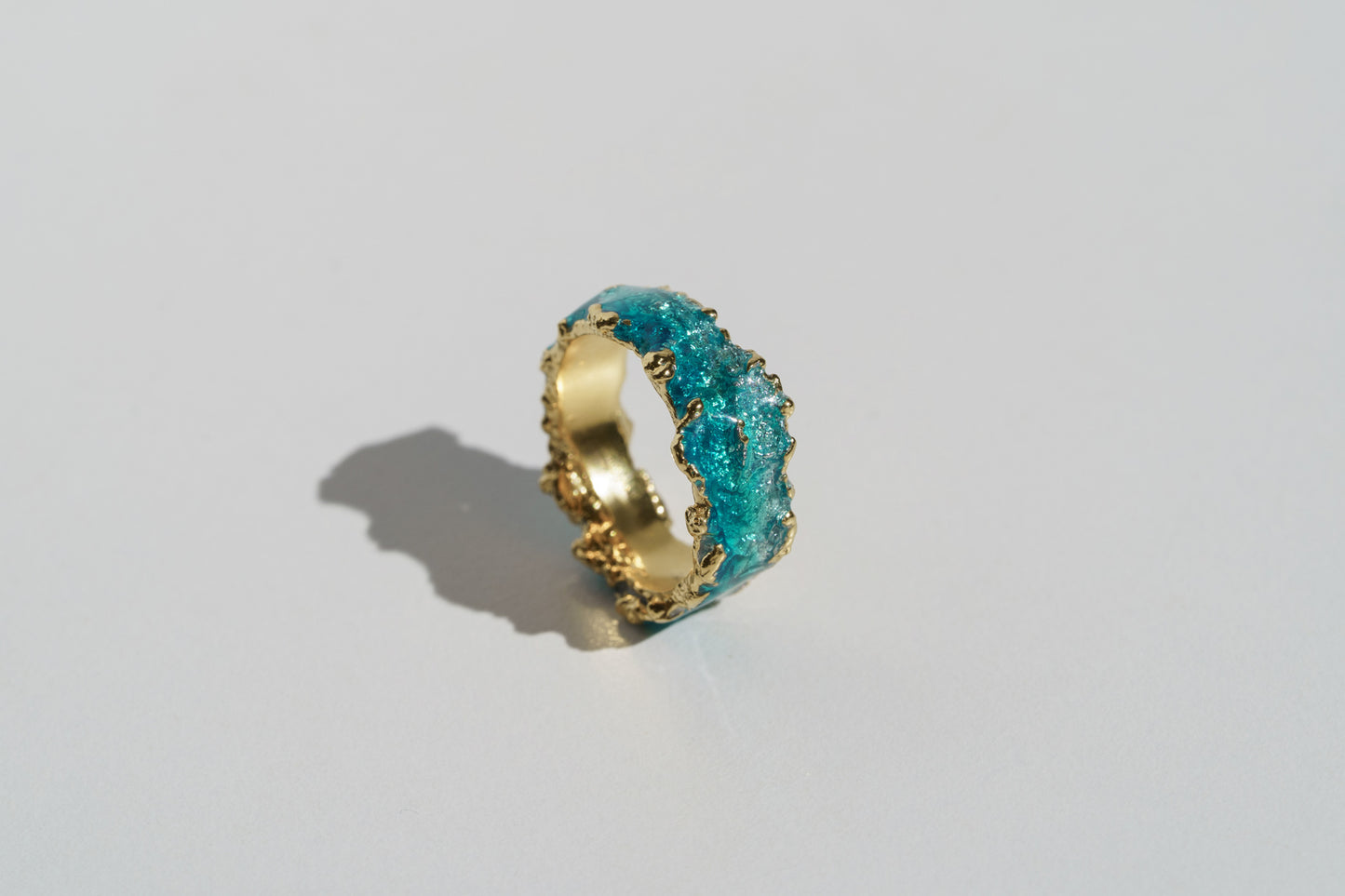 Ring "Wave" emerald (6 mm)