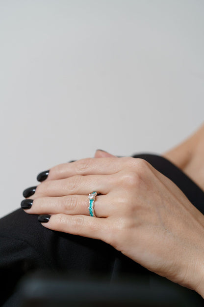 Ring "Wave" (4 mm gemstone) emerald