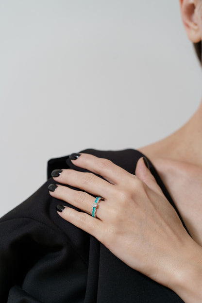 Ring "Wave" (4 mm gemstone) emerald