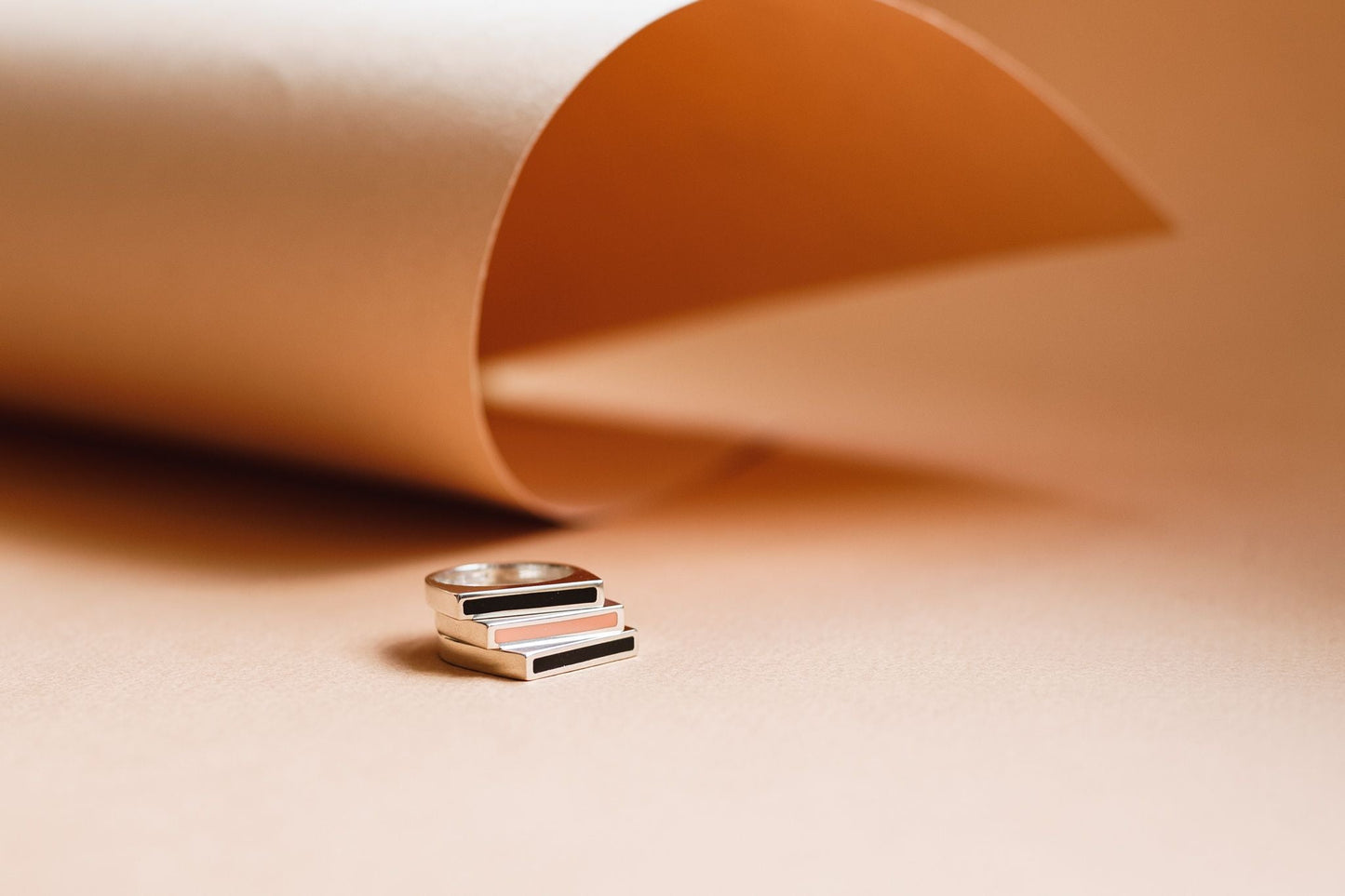 Signet ring "Horizon" with beige enamel