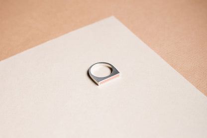 Signet ring "Horizon" with beige enamel