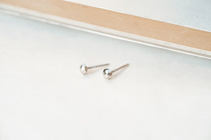 Stud earrings "Facets" mini