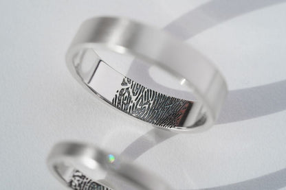 Wedding ring "Simple" (3 mm) brushed rounded with a stone (2 mm) and an individual fingerprint inside