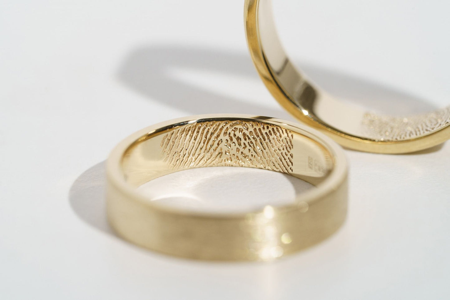 Wedding ring "Simple" (4 mm) brushed with personalized fingerprint inside