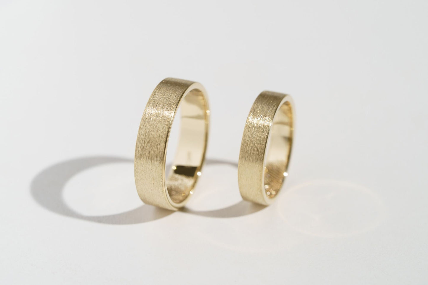 Wedding ring "Simple" (5 mm) brushed with personalized fingerprint inside