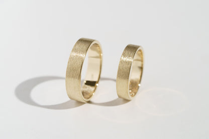 Wedding ring "Simple" (5 mm) brushed with personalized fingerprint inside