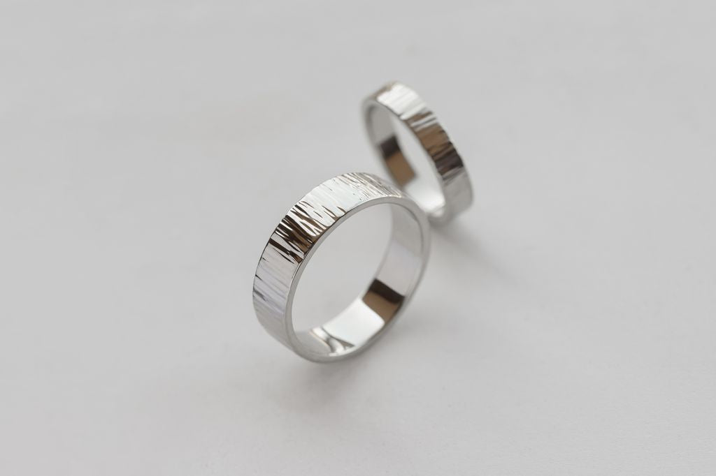 Wedding ring "Simple" (5 mm) vertical hammered