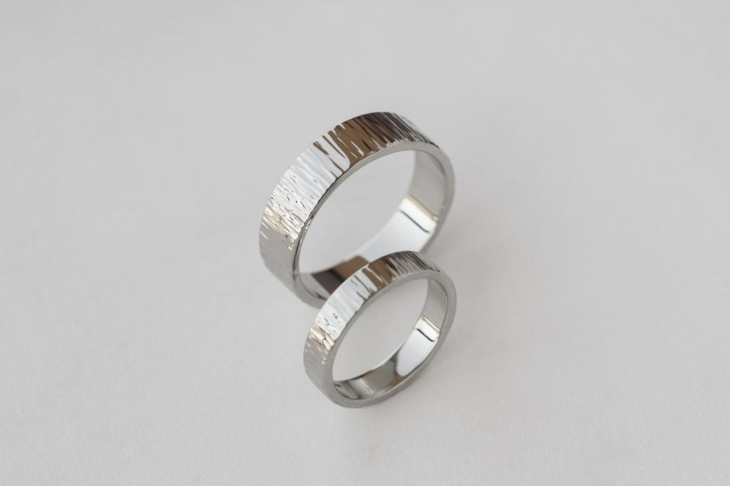 Wedding ring "Simple" (5 mm) vertical hammered