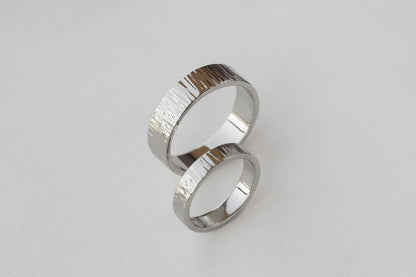 Wedding ring "Simple" (5 mm) vertical hammered