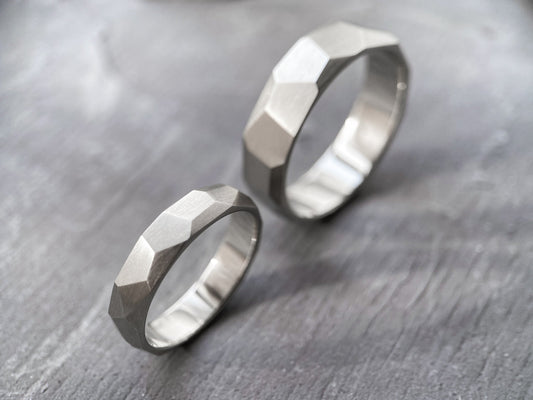 Wedding ring "Large Facets" (4 mm)