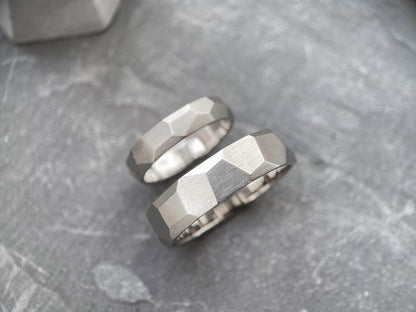 Wedding ring "Large Facets" (4 mm)
