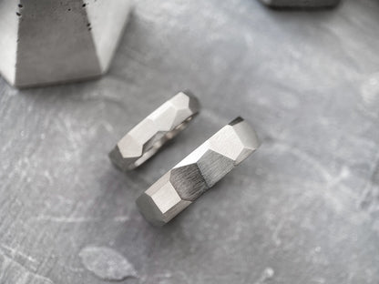 Wedding ring "Large Facets" (4 mm)