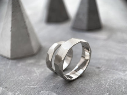 Wedding ring "Large Facets" (4 mm)