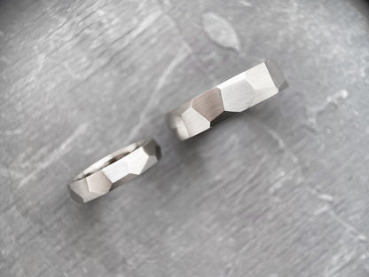 Wedding ring "Large Facets" (4 mm)