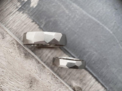 Wedding ring "Large Facets" (4 mm)