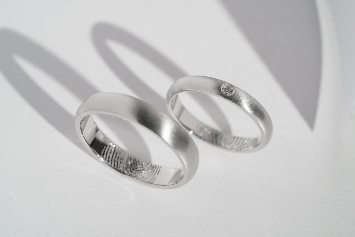 Wedding ring "Classic" (3 mm) matte with a personalized fingerprint inside and gemstone (1,75 mm)