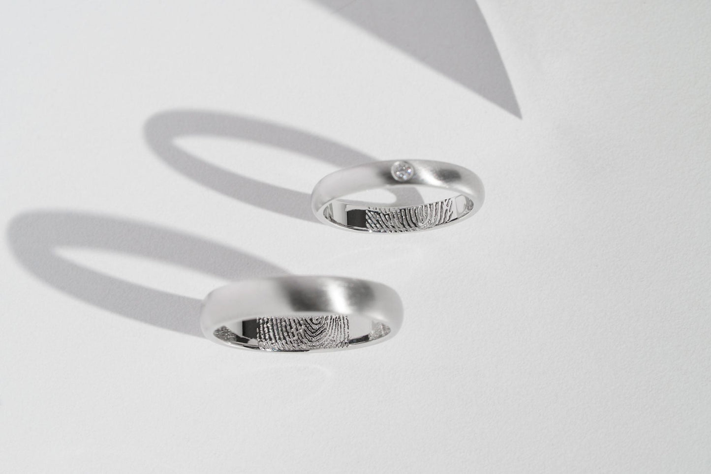 Wedding ring "Classic" (3 mm) matte with a personalized fingerprint inside and gemstone (1,75 mm)