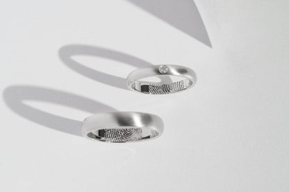 Wedding ring "Classic" (3 mm) matte with a personalized fingerprint inside and gemstone (1,75 mm)